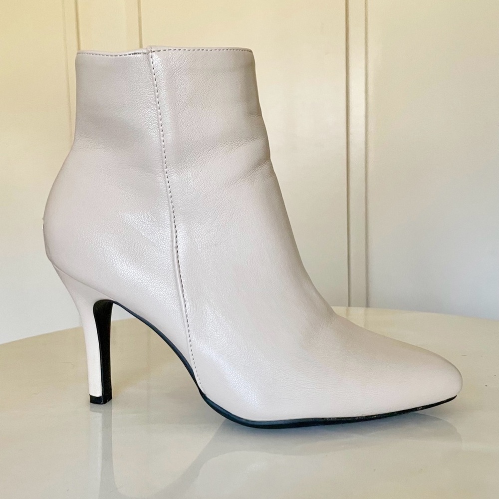 Elegant Beige-White Ankle Boots